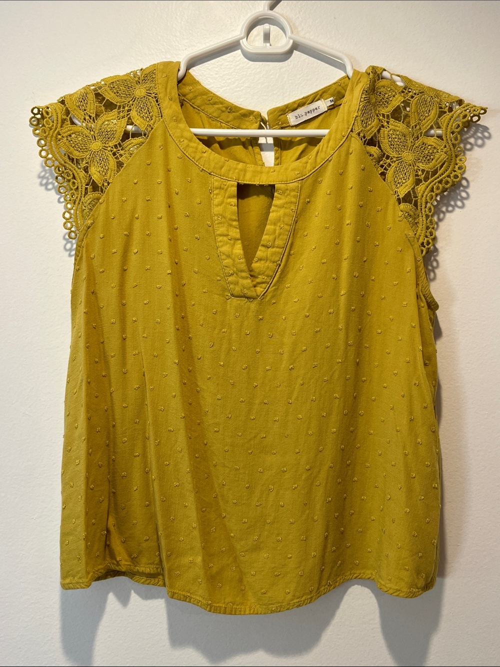 Cynthia Steffe Yellow Lace Cap Sleeve Keyhole Top